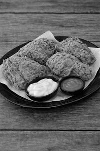 4 Pcs Crispy Chicken + 2 Dips