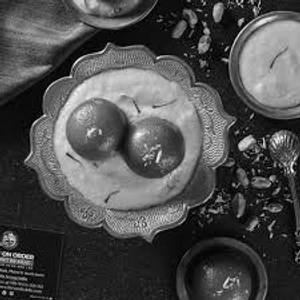 Gulab Jamun With Rabdi