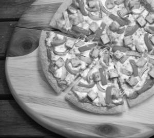 Mazedar Makhani Paneer Pizza ( 8 Inches )