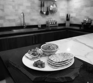 Jeera Aloo With 4 Roti