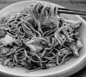Schezwan Hakka Noodles Chicken