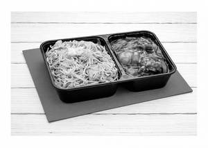 Egg Hakka Noodles With Chili Chicken Gravy Combo [4 pcs]