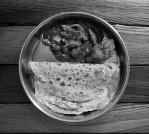 Egg Chapathi (05) With Chicken Curry (09) Pc