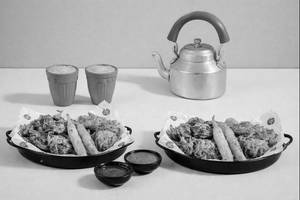 2 Masala Chai + 2 Barish Ke Pakode.