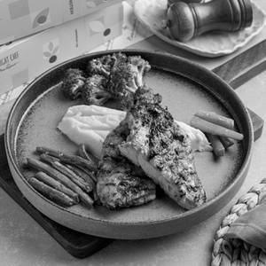 Peri Peri Grilled Chicken With Veggies & Peri Peri Sour Cream