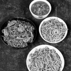 Veg Hakka Noodles & Chili Chicken