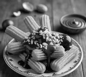 Chocolate and nuts churros [8 pieces]