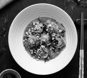 Dumplings In Peanut Butter & Chilli Oil Sauce