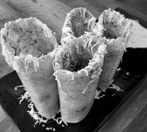 Cheese garlic dosa