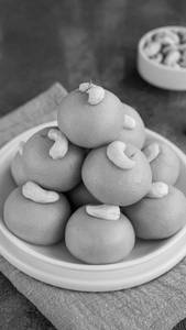 Besan Laddu 1kg