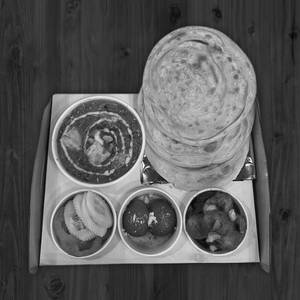 Paneer Matar Korma With Malabar Paratha Combo (5 Items)