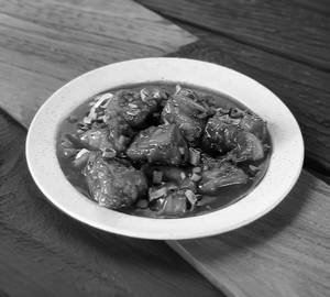 Chilli Paneer (Gravy) [6 Pieces]