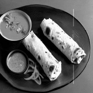 Egg chiken malai tikka roll