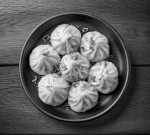 Veg momos [ 6 pieces ]