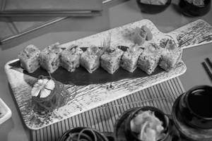 Spicy Salmon Sushi Roll