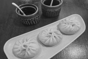 Pork Momo Fried (10 Pieces)