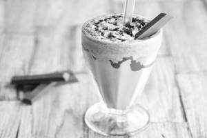Chocolate Kitkat Milkshake [300 ml] Premium