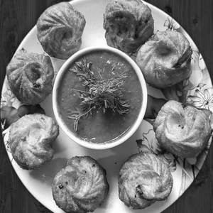 Veg Momos [5 Pieces]