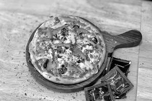 Veggie Paradise Pizza