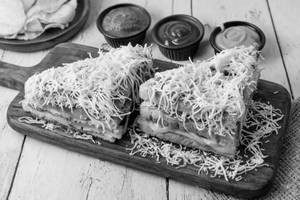 Veg cheese grill sandwich [jumbo]