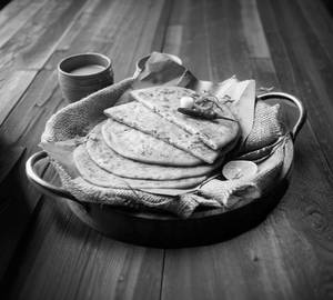 Paneer ka paratha 1