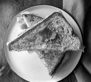 Peri peri chicken bread omlette