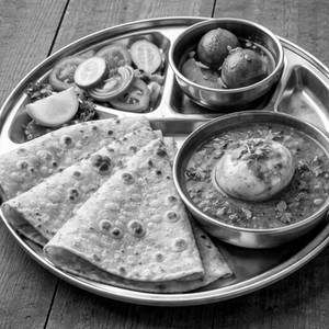 Egg Curry(1 Egg), 3 Tawa Roti, 1 Gulab Jamun,salad