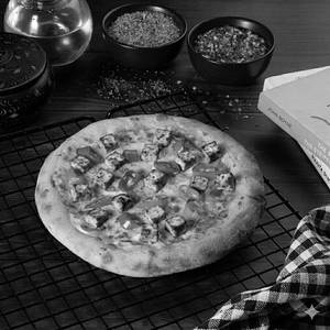 Smoky Paprika Paneer Pizza