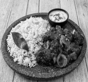 Basanti Pulao With Chili Chicken