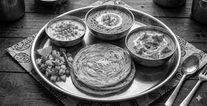 Laccha Paratha Thali