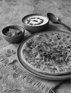 Aloo Paratha With Curd