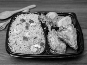 Basanti Pulao+chicken Bhuna (2 Pcs)+salad Tray