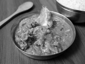 Maacher Matha Diye Dal
