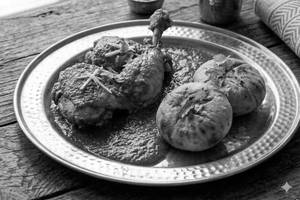 2 Pc Chicken Curry + 2 Pc Sattu Litti