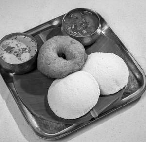 1 Idli and 1 Vada Deep