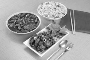 Veg fried rice with chicken kosha [2 pieces]