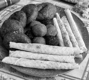 Ghila Pitha ( Five pieces)