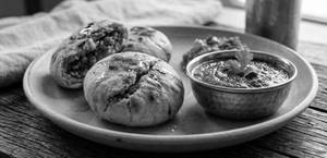 2 Pc Litti And Chutney