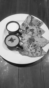 Aloo Paratha With Curd