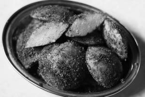 Curry Leaf Podi Thatte Idli