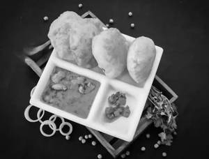 4 Matar Belwa Poori With Sabji