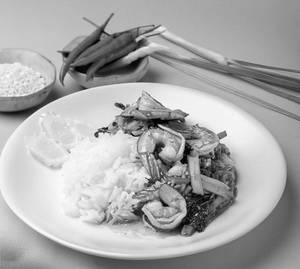Pad King Hed Kung ( Thai Chilli Ginger Prawn Stir-fry With Steamed Rice )