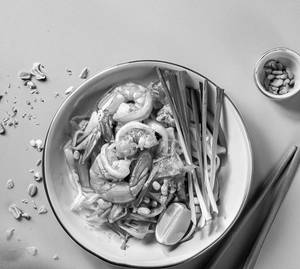 Pad Thai Kung ( Prawn Thai Rice Noodles With Tamarind & Peanut )