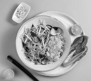 Pad See Ew Kai ( Egg Thai Stir-fried Rice Noodles )