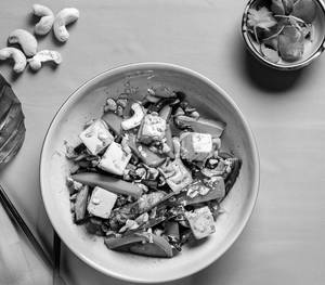 Pad Med Ma Muang Tofu ( Thai Cashew Tofu Stir-fry )