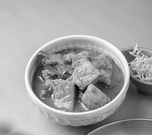 Phanaeng Gai ( Thai Chicken Peanut Red Curry Bowl )