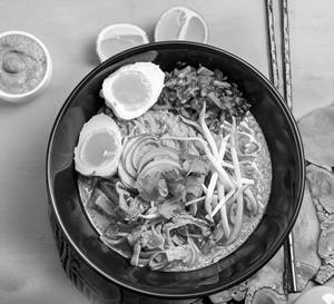 Khao Soi Gai ( Northern Thai Chicken Curry Noodles )