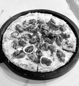 Chicken 65 Pizza