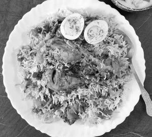 Chicken Hyderabadi Biryani With Coke Soft Beverage [250 Ml]