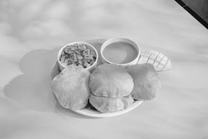Poori Masala With Aamras